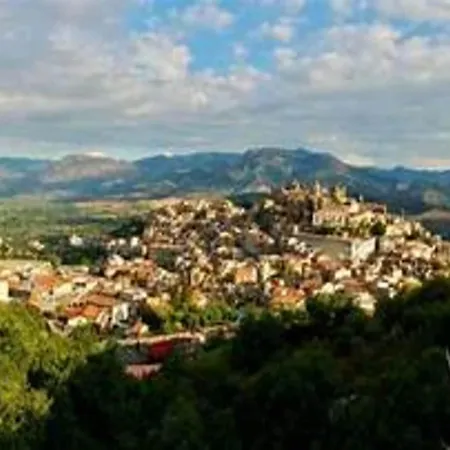 Home, Dom wakacyjny